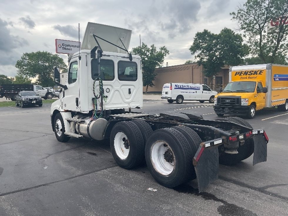 Day Cab Tractor-Heavy Duty Tractors-Freightliner-2020-T12664ST-Milwaukee-WI-425,142\n\t\tmiles-$ 52,000 - Image 5