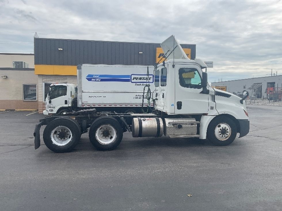 Day Cab Tractor-Heavy Duty Tractors-Freightliner-2020-T12664ST-Milwaukee-WI-425,142\n\t\tmiles-$ 52,000 - Image 8