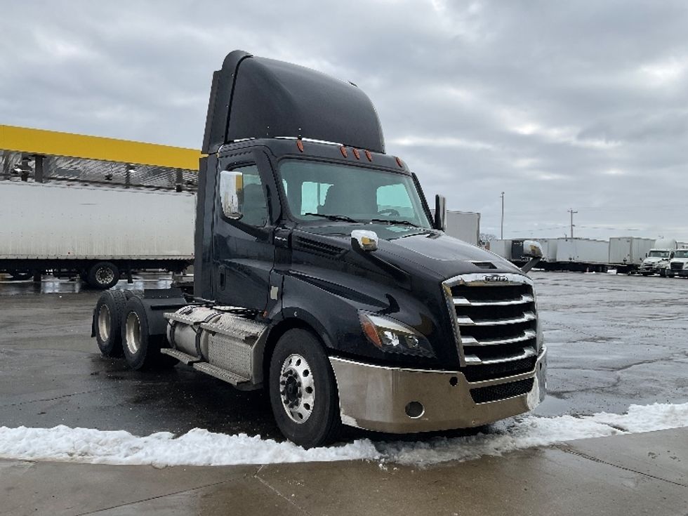 Day Cab Tractor-Heavy Duty Tractors-Freightliner-2020-T12664ST-Milwaukee-WI-591,286\n\t\tmiles-$ 29,000 - Image 1