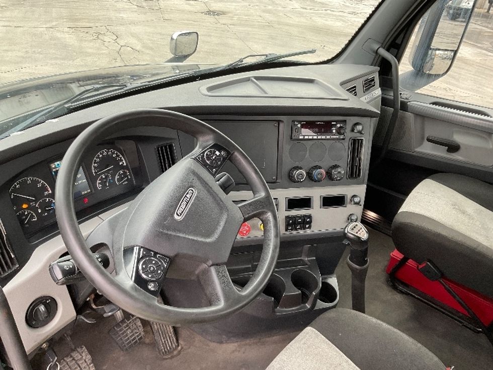 Day Cab Tractor-Heavy Duty Tractors-Freightliner-2020-T12664ST-Milwaukee-WI-591,286\n\t\tmiles-$ 29,000 - Image 10