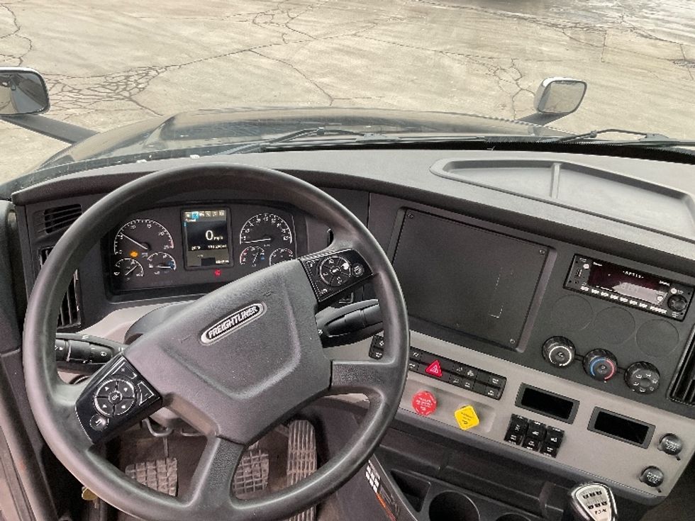 Day Cab Tractor-Heavy Duty Tractors-Freightliner-2020-T12664ST-Milwaukee-WI-591,286\n\t\tmiles-$ 29,000 - Image 11