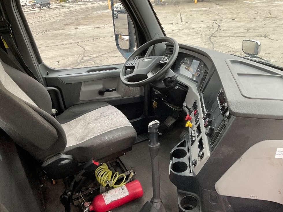 Day Cab Tractor-Heavy Duty Tractors-Freightliner-2020-T12664ST-Milwaukee-WI-591,286\n\t\tmiles-$ 29,000 - Image 14