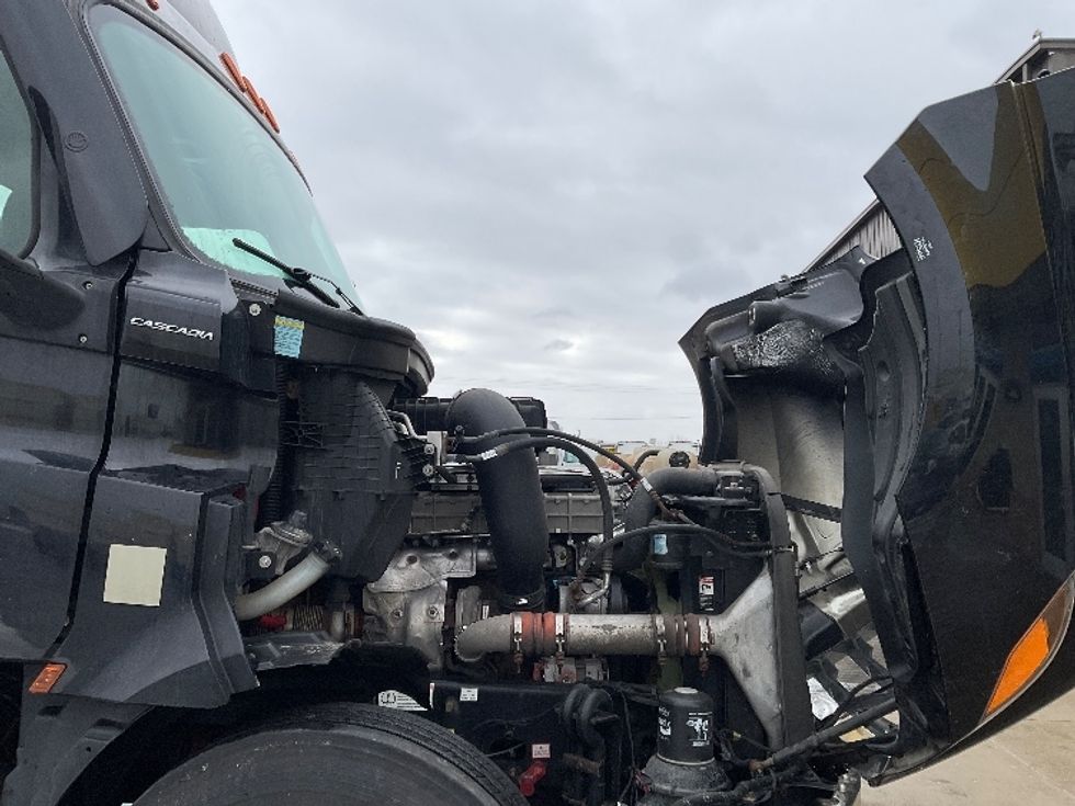 Day Cab Tractor-Heavy Duty Tractors-Freightliner-2020-T12664ST-Milwaukee-WI-591,286\n\t\tmiles-$ 29,000 - Image 15