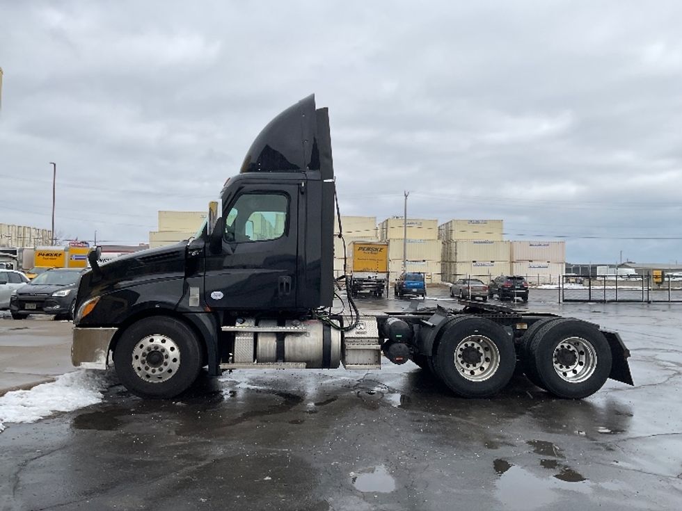 Day Cab Tractor-Heavy Duty Tractors-Freightliner-2020-T12664ST-Milwaukee-WI-591,286\n\t\tmiles-$ 29,000 - Image 4