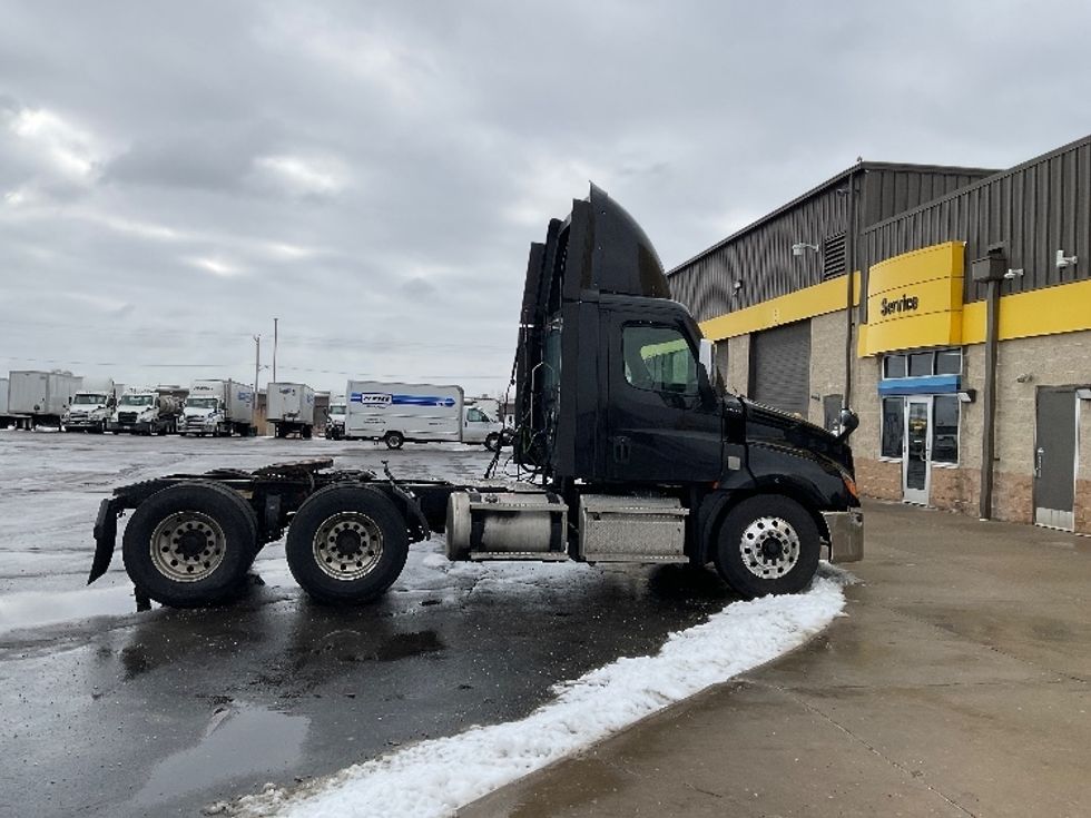 Day Cab Tractor-Heavy Duty Tractors-Freightliner-2020-T12664ST-Milwaukee-WI-591,286\n\t\tmiles-$ 29,000 - Image 8