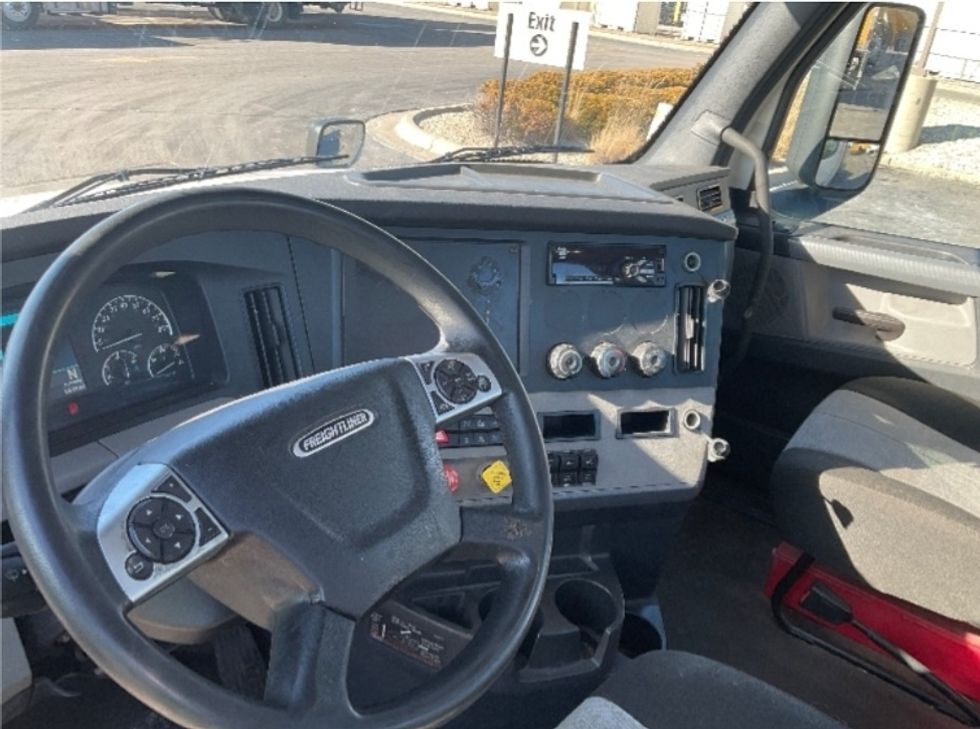 Day Cab Tractor-Heavy Duty Tractors-Freightliner-2020-T12664ST-Milwaukee-WI-695,838\n\t\tmiles-$ 27,250 - Image 10