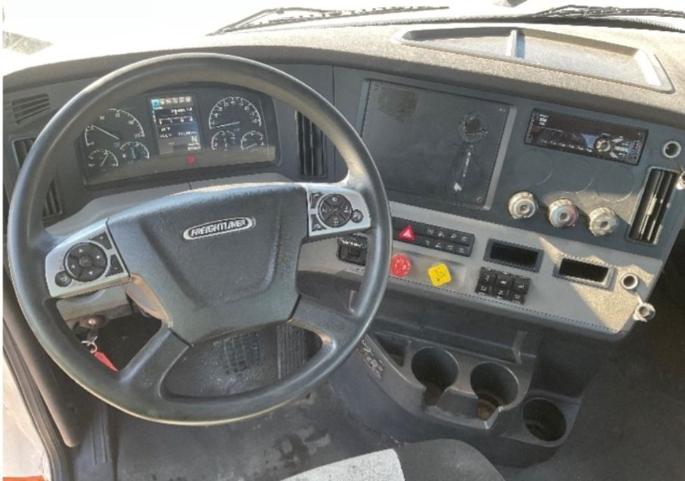 Day Cab Tractor-Heavy Duty Tractors-Freightliner-2020-T12664ST-Milwaukee-WI-695,838\n\t\tmiles-$ 27,250 - Image 11