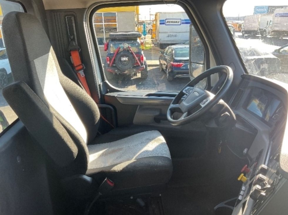 Day Cab Tractor-Heavy Duty Tractors-Freightliner-2020-T12664ST-Milwaukee-WI-695,838\n\t\tmiles-$ 27,250 - Image 14