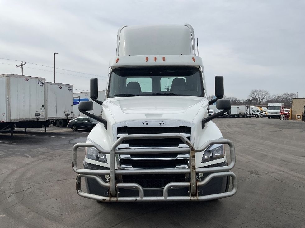 Day Cab Tractor-Heavy Duty Tractors-Freightliner-2020-T12664ST-Milwaukee-WI-695,838\n\t\tmiles-$ 27,250 - Image 2