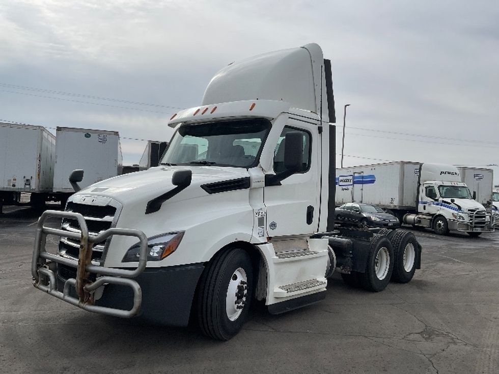 Day Cab Tractor-Heavy Duty Tractors-Freightliner-2020-T12664ST-Milwaukee-WI-695,838\n\t\tmiles-$ 27,250 - Image 3