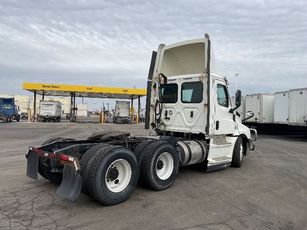 Day Cab Tractor-Heavy Duty Tractors-Freightliner-2020-T12664ST-Milwaukee-WI-695,838\n\t\tmiles-$ 27,250 - Image 7