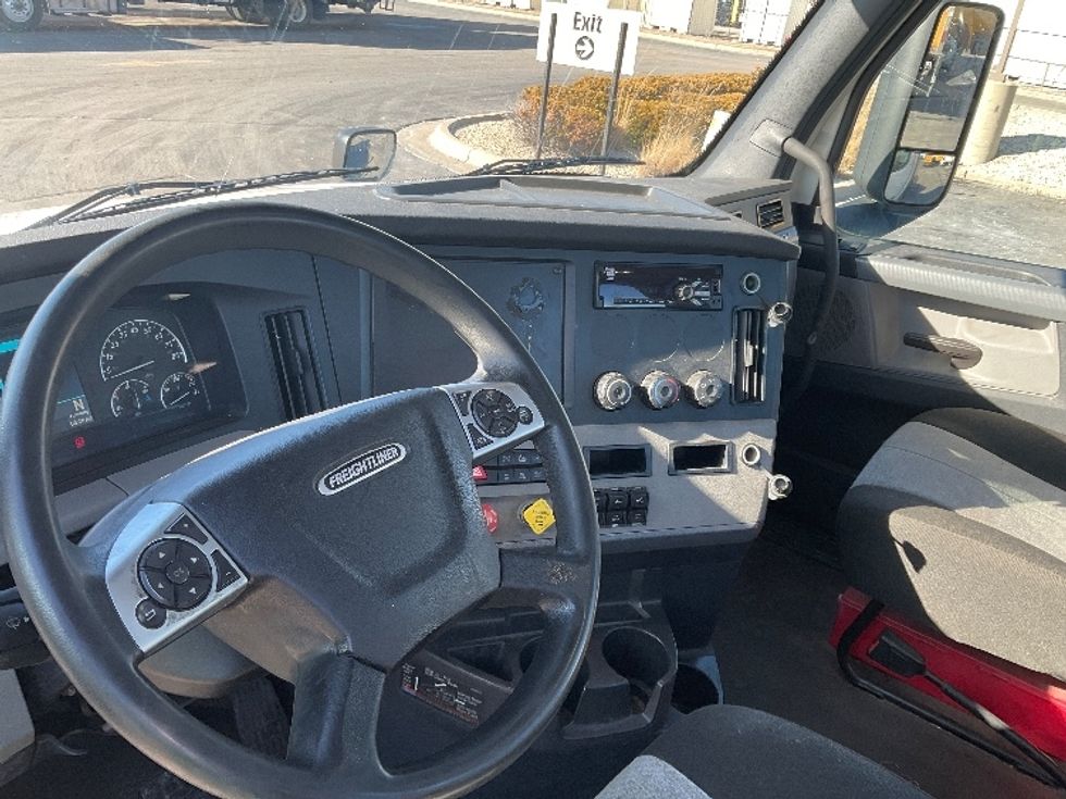 Day Cab Tractor-Heavy Duty Tractors-Freightliner-2020-T12664ST-Milwaukee-WI-713,598\n\t\tmiles-$ 27,250 - Image 10