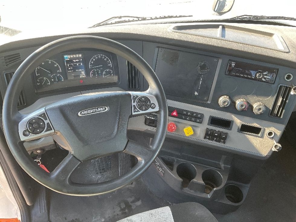 Day Cab Tractor-Heavy Duty Tractors-Freightliner-2020-T12664ST-Milwaukee-WI-713,598\n\t\tmiles-$ 27,250 - Image 11