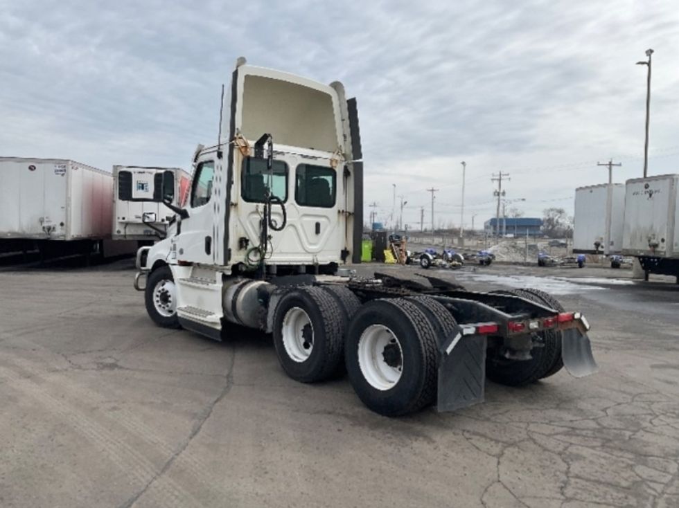 Day Cab Tractor-Heavy Duty Tractors-Freightliner-2020-T12664ST-Milwaukee-WI-713,598\n\t\tmiles-$ 27,250 - Image 5