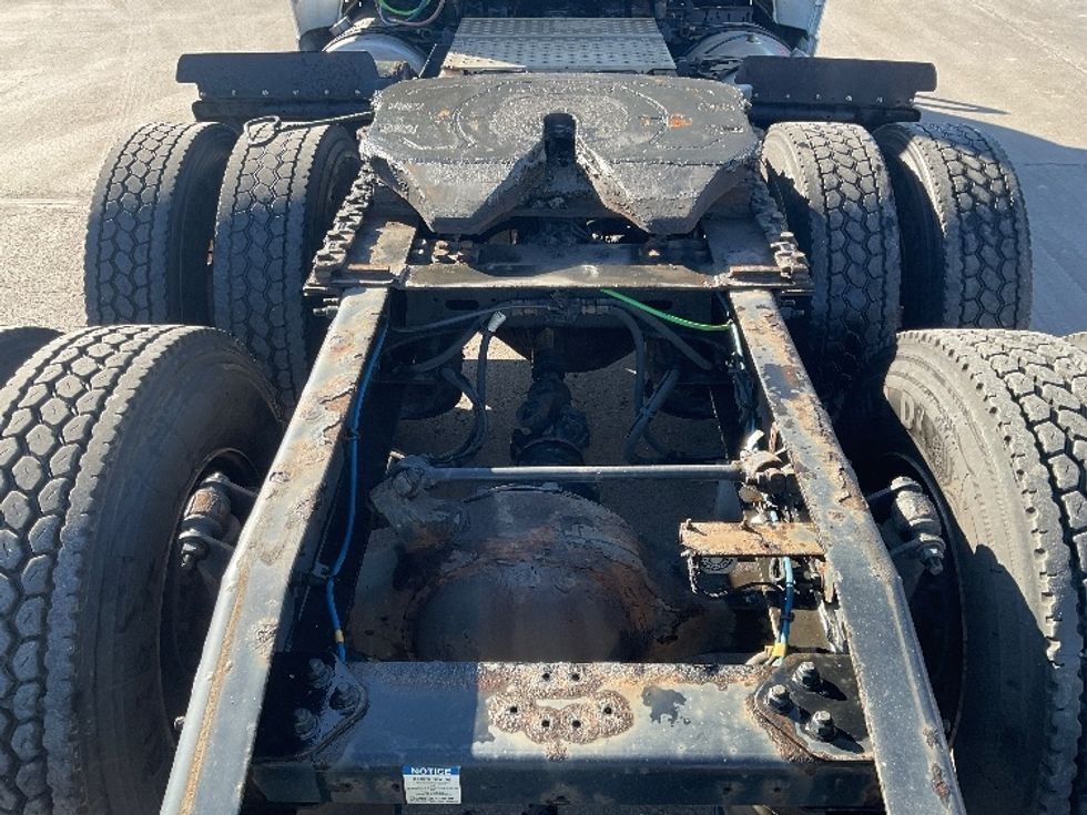 Day Cab Tractor-Heavy Duty Tractors-Freightliner-2020-T12664ST-Milwaukee-WI-713,598\n\t\tmiles-$ 27,250 - Image 6