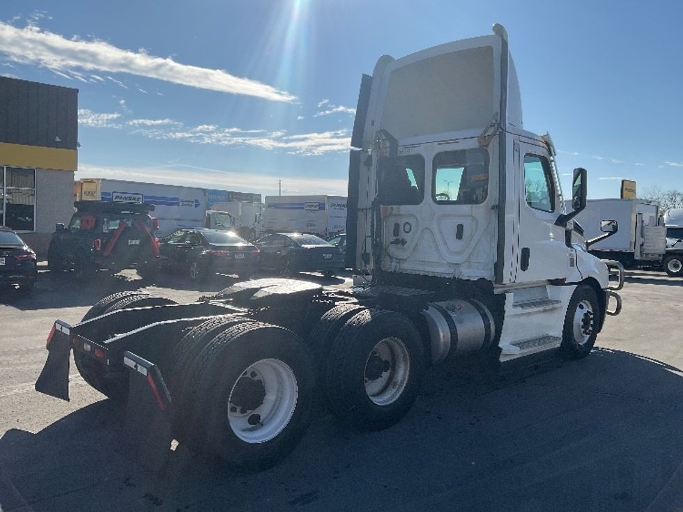 Day Cab Tractor-Heavy Duty Tractors-Freightliner-2020-T12664ST-Milwaukee-WI-713,598\n\t\tmiles-$ 27,250 - Image 7