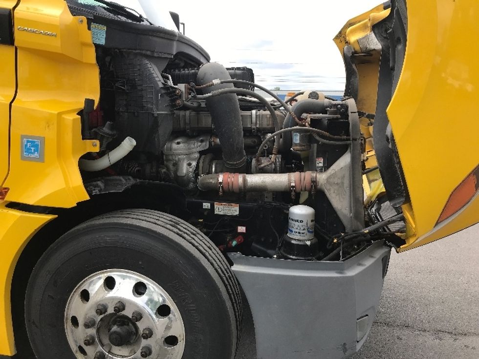 Day Cab Tractor-Heavy Duty Tractors-Freightliner-2020-T12664ST-Minoa-NY-418,530\n\t\tmiles-$ 39,500 - Image 15