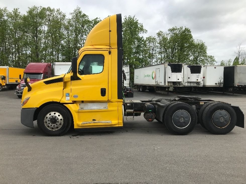Day Cab Tractor-Heavy Duty Tractors-Freightliner-2020-T12664ST-Minoa-NY-418,530\n\t\tmiles-$ 39,500 - Image 4