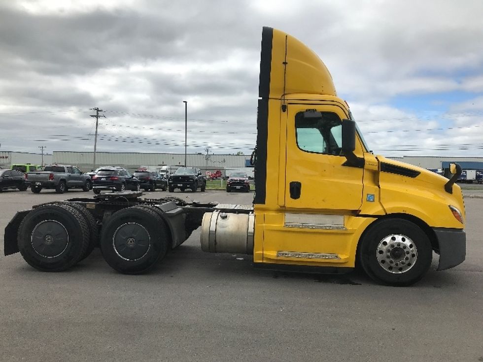 Day Cab Tractor-Heavy Duty Tractors-Freightliner-2020-T12664ST-Minoa-NY-418,530\n\t\tmiles-$ 39,500 - Image 8