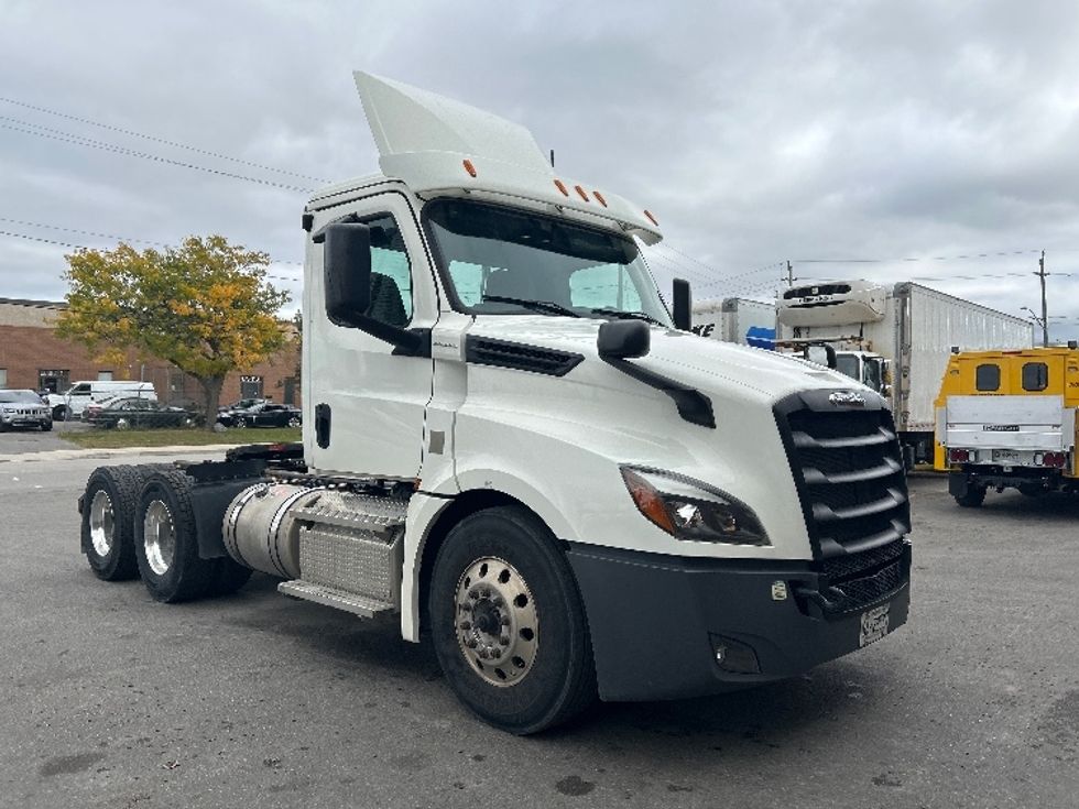 Day Cab Tractor-Heavy Duty Tractors-Freightliner-2020-T12664ST-Mississauga-ON-111,221\n\t\tkm-$ 92,500 - Image 1