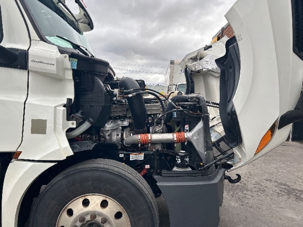 Day Cab Tractor-Heavy Duty Tractors-Freightliner-2020-T12664ST-Mississauga-ON-111,221\n\t\tkm-$ 92,500 - Image 15