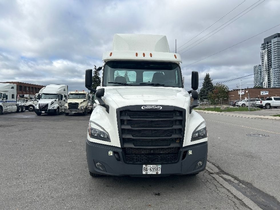 Day Cab Tractor-Heavy Duty Tractors-Freightliner-2020-T12664ST-Mississauga-ON-111,221\n\t\tkm-$ 92,500 - Image 2