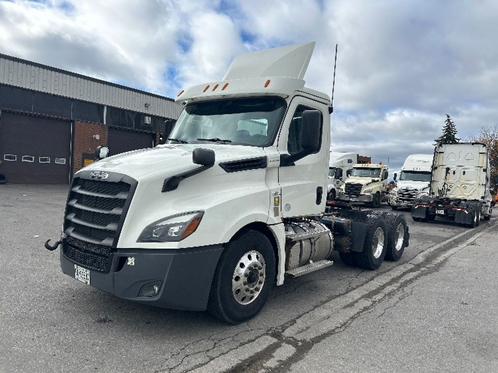 Day Cab Tractor-Heavy Duty Tractors-Freightliner-2020-T12664ST-Mississauga-ON-111,221\n\t\tkm-$ 92,500 - Image 3