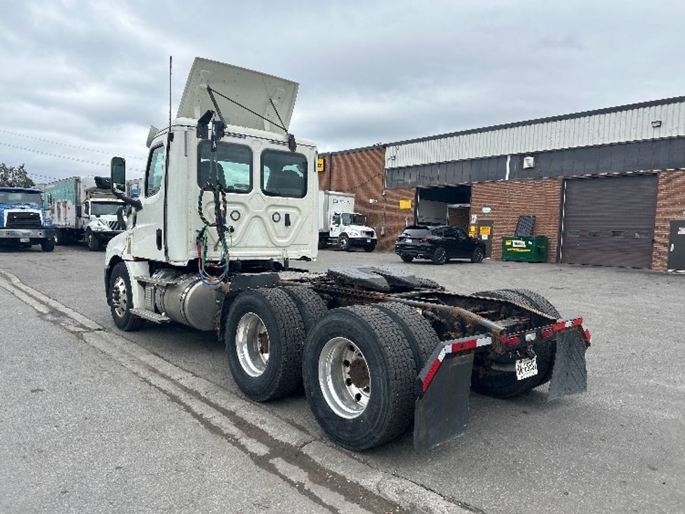 Day Cab Tractor-Heavy Duty Tractors-Freightliner-2020-T12664ST-Mississauga-ON-111,221\n\t\tkm-$ 92,500 - Image 5