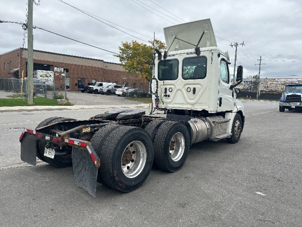 Day Cab Tractor-Heavy Duty Tractors-Freightliner-2020-T12664ST-Mississauga-ON-111,221\n\t\tkm-$ 92,500 - Image 7