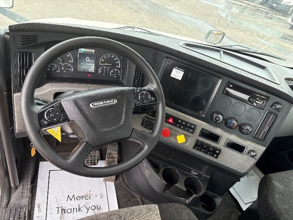 Day Cab Tractor-Heavy Duty Tractors-Freightliner-2020-T12664ST-Mississauga-ON-1,162,297\n\t\tkm-$ 30,500 - Image 11