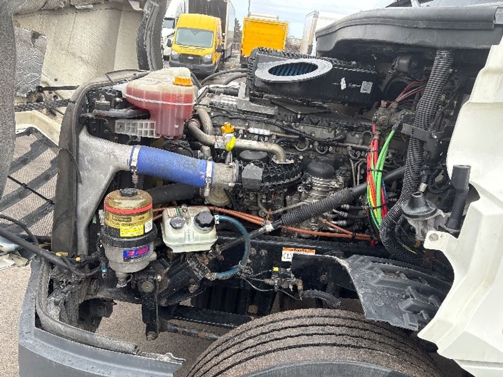 Day Cab Tractor-Heavy Duty Tractors-Freightliner-2020-T12664ST-Mississauga-ON-1,162,297\n\t\tkm-$ 30,500 - Image 16