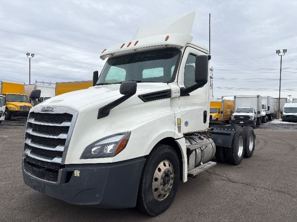 Day Cab Tractor-Heavy Duty Tractors-Freightliner-2020-T12664ST-Mississauga-ON-1,162,297\n\t\tkm-$ 30,500 - Image 3