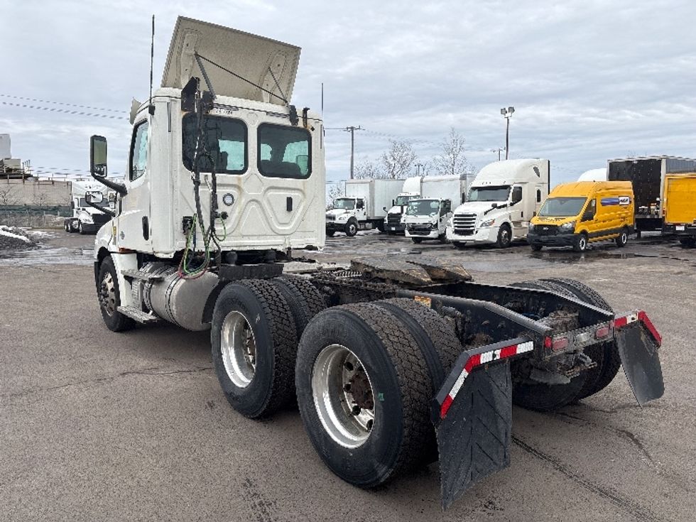 Day Cab Tractor-Heavy Duty Tractors-Freightliner-2020-T12664ST-Mississauga-ON-1,162,297\n\t\tkm-$ 30,500 - Image 5