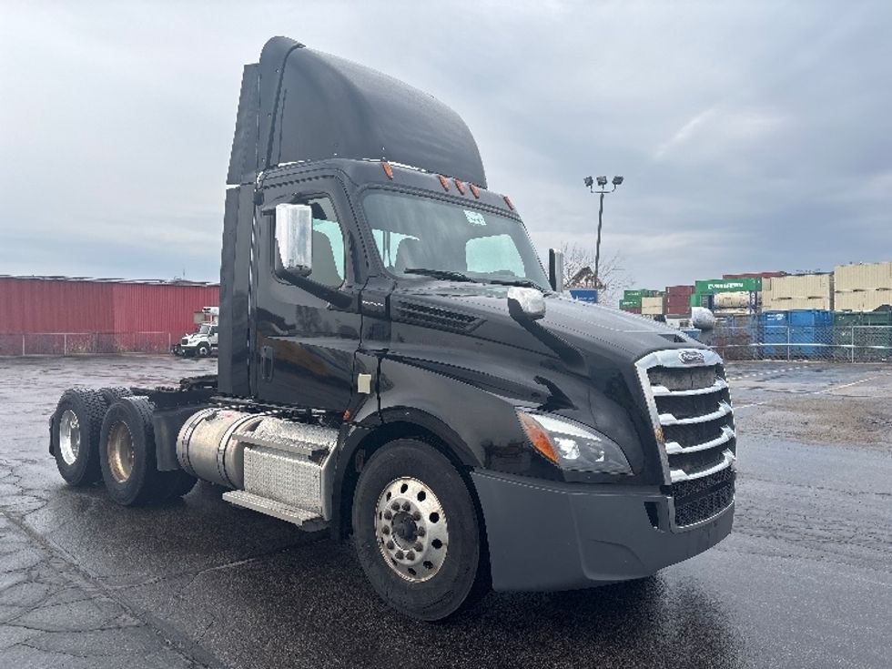 Day Cab Tractor-Heavy Duty Tractors-Freightliner-2020-T12664ST-Mississauga-ON-245,331\n\t\tkm-$ 75,000 - Image 1