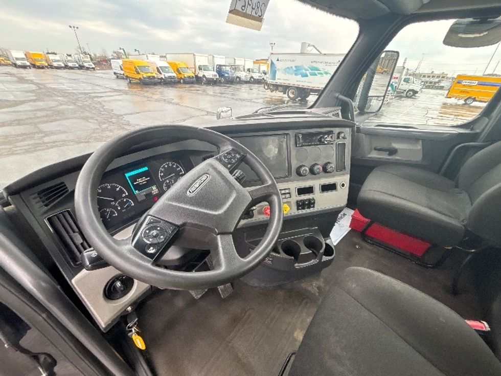 Day Cab Tractor-Heavy Duty Tractors-Freightliner-2020-T12664ST-Mississauga-ON-245,331\n\t\tkm-$ 75,000 - Image 10