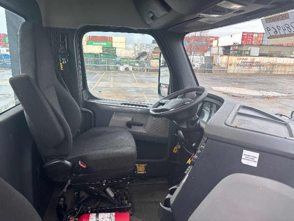 Day Cab Tractor-Heavy Duty Tractors-Freightliner-2020-T12664ST-Mississauga-ON-245,331\n\t\tkm-$ 75,000 - Image 14