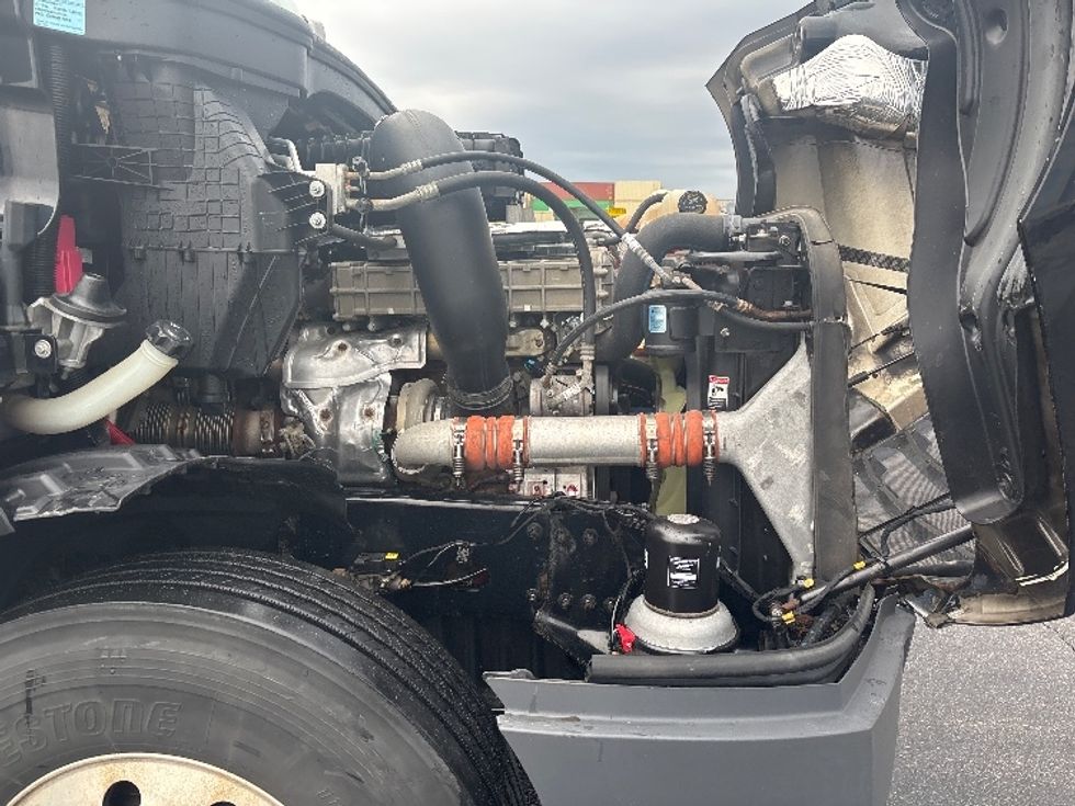 Day Cab Tractor-Heavy Duty Tractors-Freightliner-2020-T12664ST-Mississauga-ON-245,331\n\t\tkm-$ 75,000 - Image 15