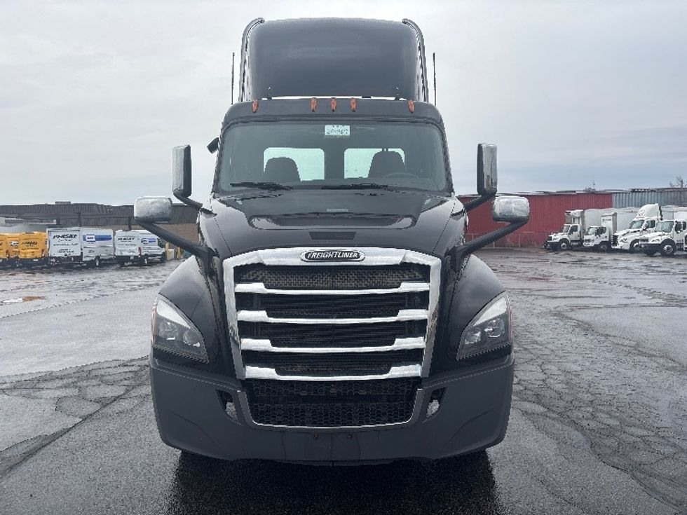 Day Cab Tractor-Heavy Duty Tractors-Freightliner-2020-T12664ST-Mississauga-ON-245,331\n\t\tkm-$ 75,000 - Image 2