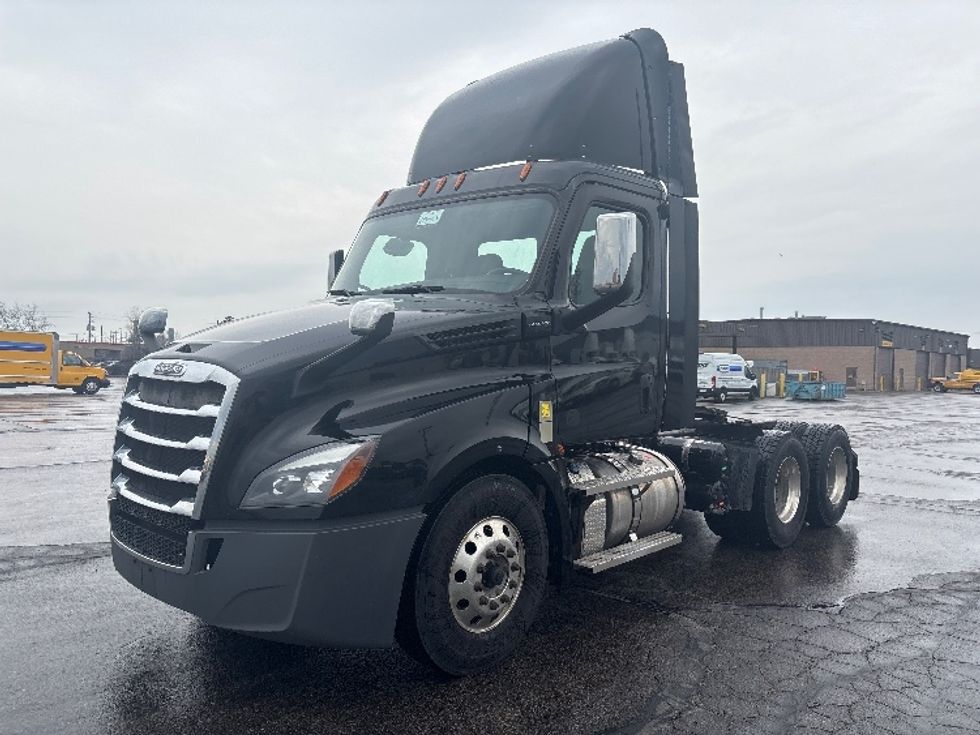 Day Cab Tractor-Heavy Duty Tractors-Freightliner-2020-T12664ST-Mississauga-ON-245,331\n\t\tkm-$ 75,000 - Image 3