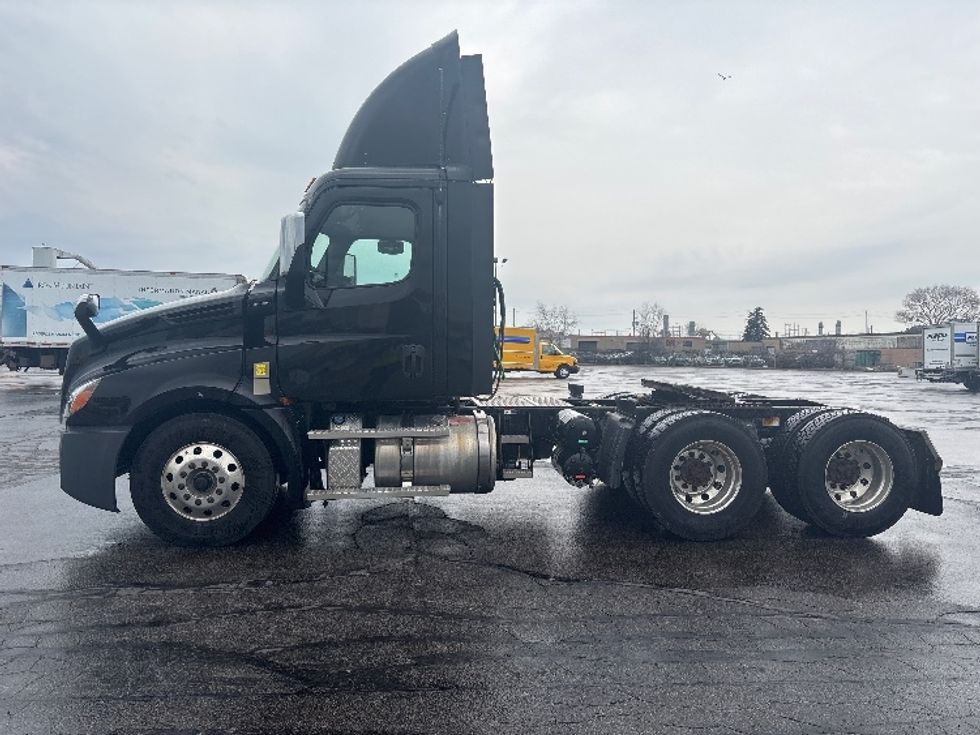 Day Cab Tractor-Heavy Duty Tractors-Freightliner-2020-T12664ST-Mississauga-ON-245,331\n\t\tkm-$ 75,000 - Image 4