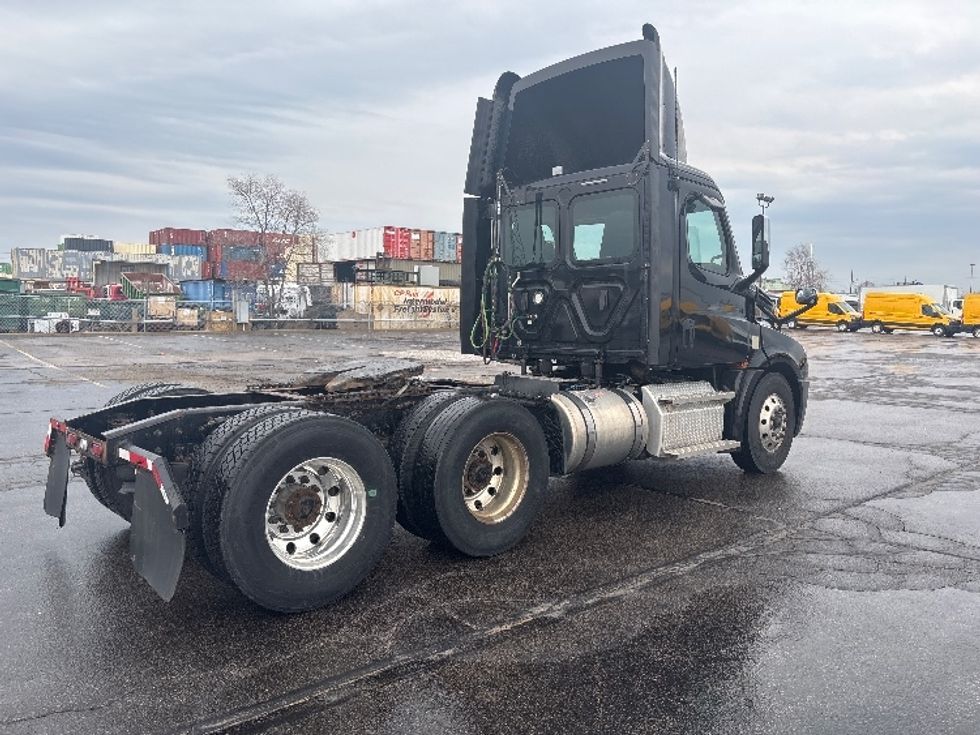 Day Cab Tractor-Heavy Duty Tractors-Freightliner-2020-T12664ST-Mississauga-ON-245,331\n\t\tkm-$ 75,000 - Image 7
