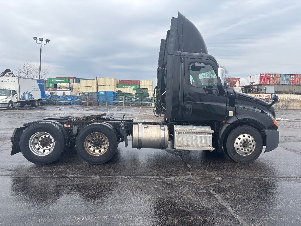 Day Cab Tractor-Heavy Duty Tractors-Freightliner-2020-T12664ST-Mississauga-ON-245,331\n\t\tkm-$ 75,000 - Image 8