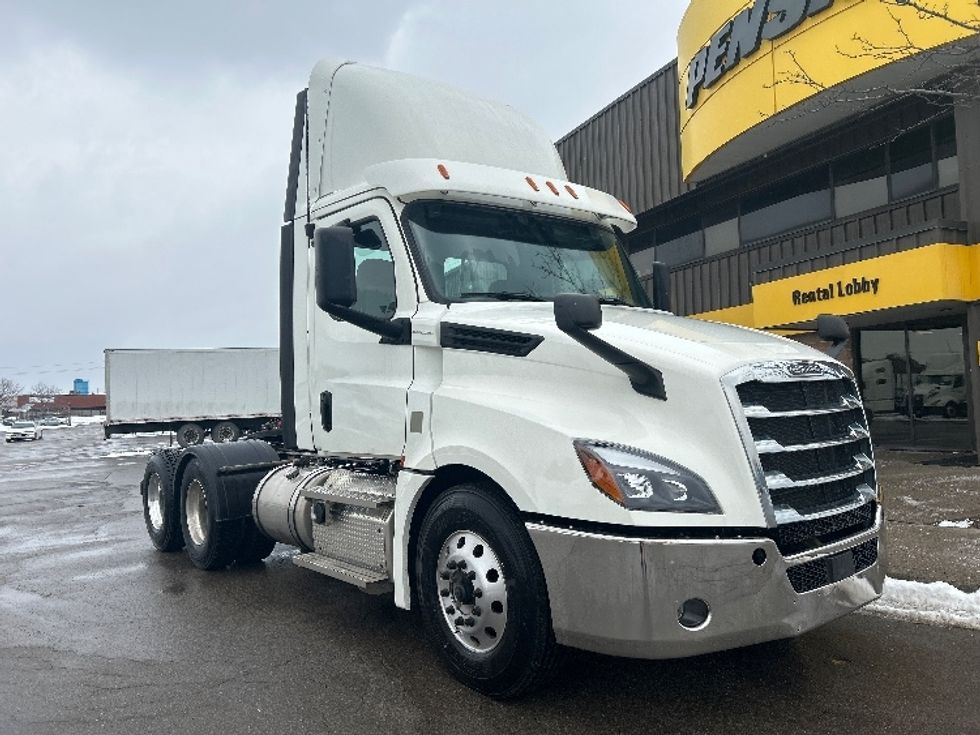 Day Cab Tractor-Heavy Duty Tractors-Freightliner-2020-T12664ST-Mississauga-ON-319,750\n\t\tkm-$ 73,750 - Image 1