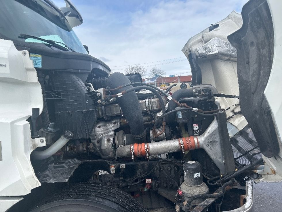 Day Cab Tractor-Heavy Duty Tractors-Freightliner-2020-T12664ST-Mississauga-ON-319,750\n\t\tkm-$ 73,750 - Image 15