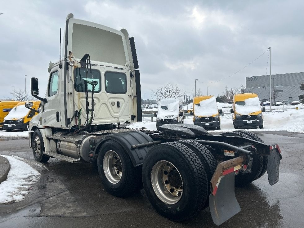 Day Cab Tractor-Heavy Duty Tractors-Freightliner-2020-T12664ST-Mississauga-ON-319,750\n\t\tkm-$ 73,750 - Image 5
