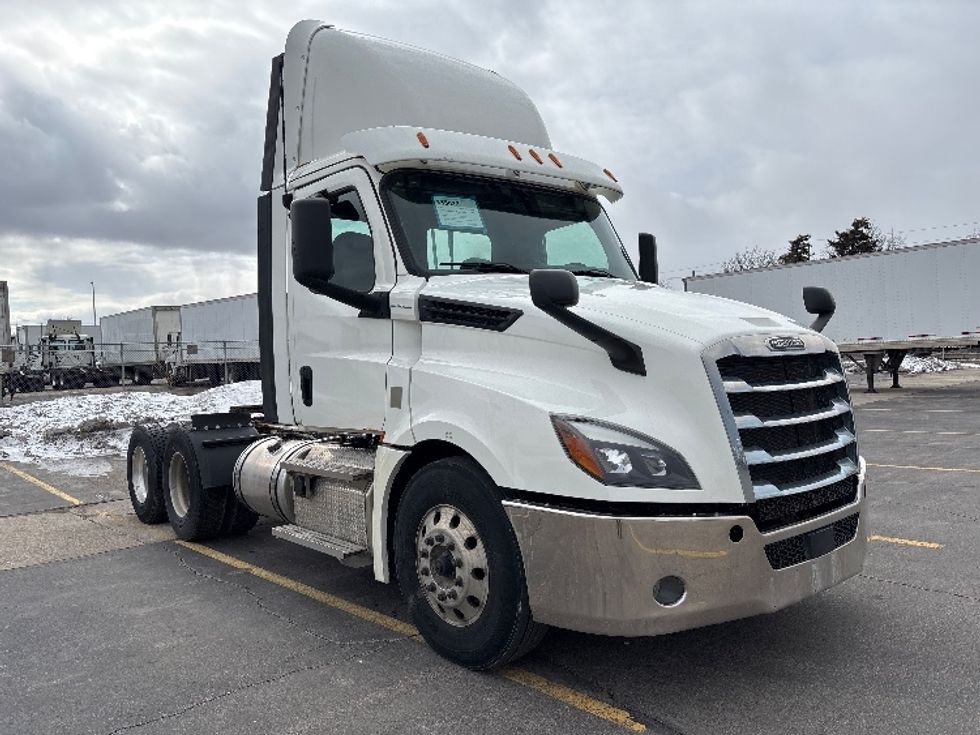 Day Cab Tractor-Heavy Duty Tractors-Freightliner-2020-T12664ST-Mississauga-ON-358,287\n\t\tkm-$ 69,500 - Image 1