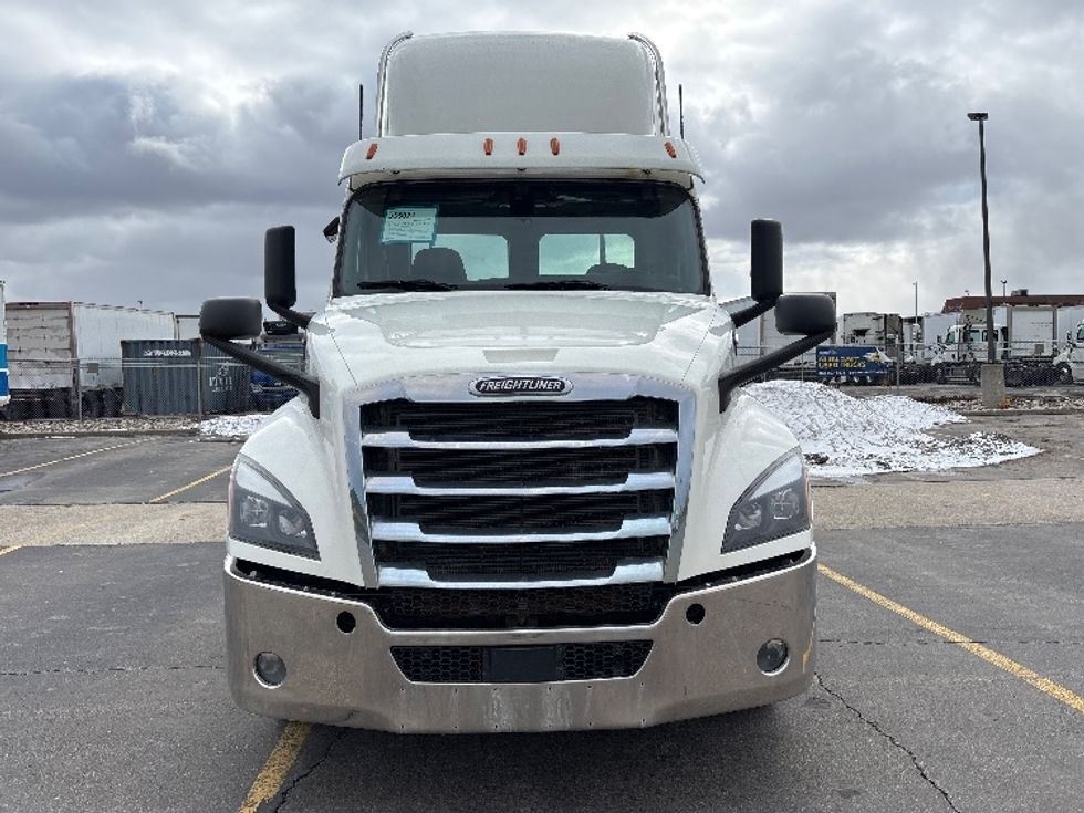 Day Cab Tractor-Heavy Duty Tractors-Freightliner-2020-T12664ST-Mississauga-ON-358,287\n\t\tkm-$ 69,500 - Image 2