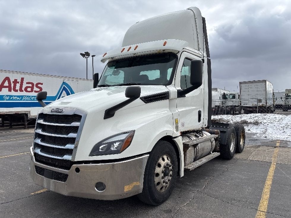 Day Cab Tractor-Heavy Duty Tractors-Freightliner-2020-T12664ST-Mississauga-ON-358,287\n\t\tkm-$ 69,500 - Image 3