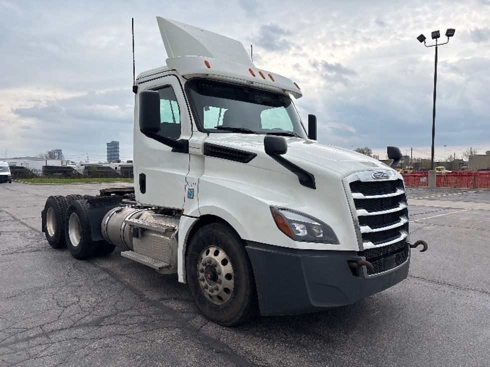Day Cab Tractor-Heavy Duty Tractors-Freightliner-2020-T12664ST-Mississauga-ON-367,667\n\t\tkm-$ 77,750 - Image 1