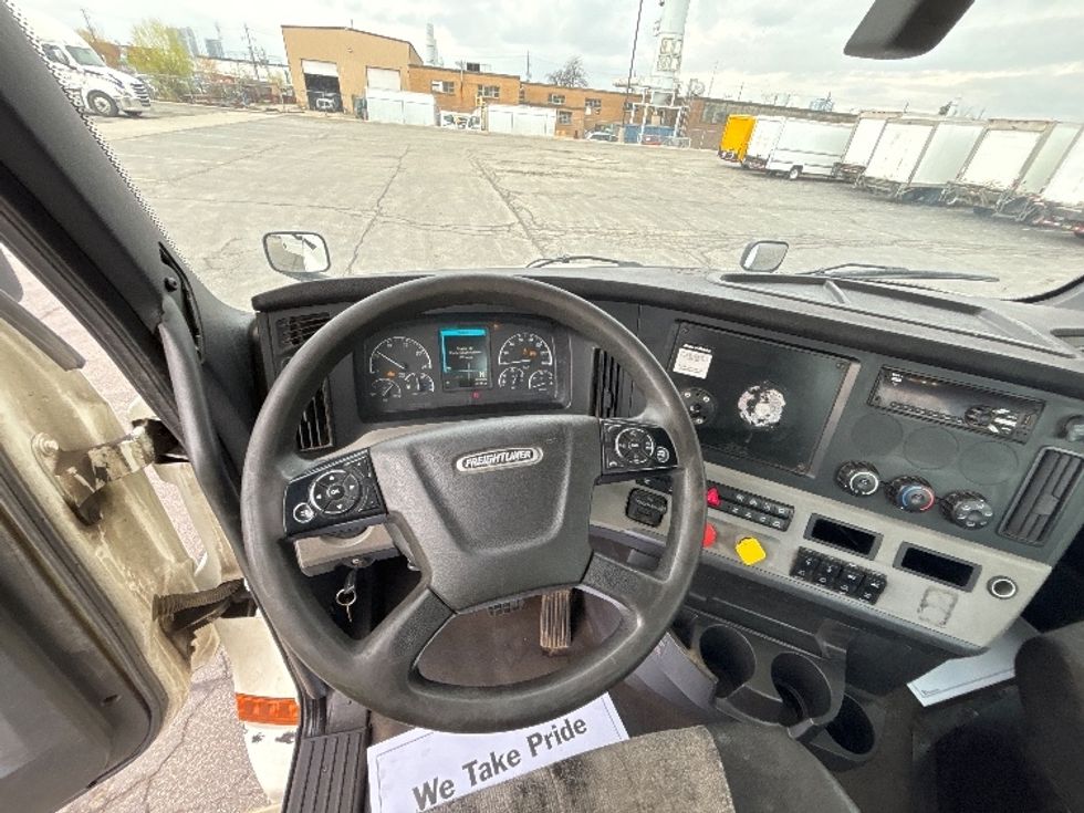 Day Cab Tractor-Heavy Duty Tractors-Freightliner-2020-T12664ST-Mississauga-ON-367,667\n\t\tkm-$ 77,750 - Image 11